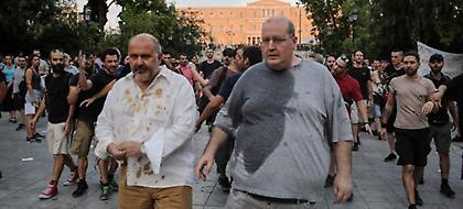 Πέταξαν καφέδες κατά Φίλη και Ξυδάκη - Ανεπιθύμητοι στη συγκέντρωση για την Ηριάννα  (pic)