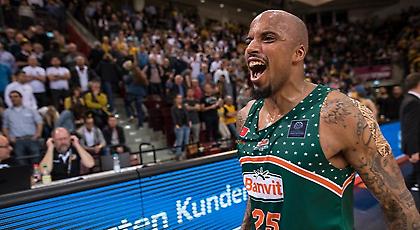 Στην Αρμάνι και επίσημα ο Θίοντορ