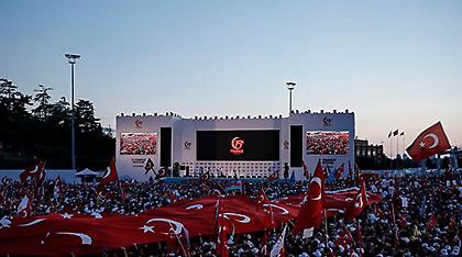 Ο Ερντογάν στην μεγάλη πορεία μνήμης για το αποτυχημένο πραξικόπημα