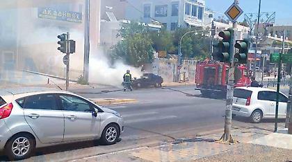 Φωτιά σε αυτοκίνητο στη λεωφόρο Μαραθώνος