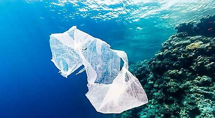 Η Μεσόγειος κινδυνεύει από τα πλαστικά