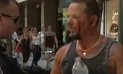 Ερμού: Κουκουλοφόροι έδειραν τουρίστα επειδή ψώνιζε Κυριακή!