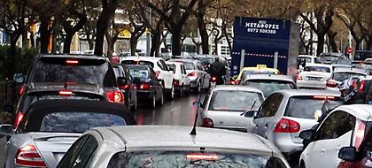 Η βροχή προκάλεσε κυκλοφοριακό κομφούζιο στην Αθήνα -Σε ποιους δρόμους είναι αυξημένη η κίνηση