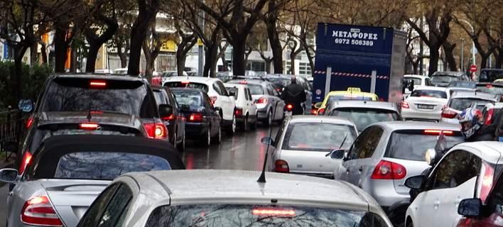 Η βροχή προκάλεσε κυκλοφοριακό κομφούζιο στην Αθήνα -Σε ποιους δρόμους είναι αυξημένη η κίνηση