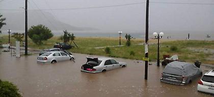 Eικόνες Aποκάλυψης στη Χαλκιδική: Πλημμύρισαν σπίτια, βυθίστηκαν αυτοκίνητα (pics/video)