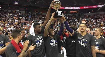 Το σήκωσαν οι Λέικερς, «όργια» από Κούζμα