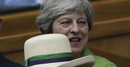 Μέι: Σταματήστε τους καυγάδες γιατί ο Κόρμπιν θα γίνει πρωθυπουργός