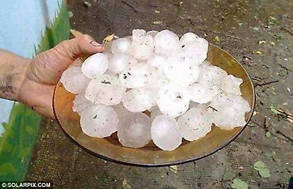 Απίστευτες εικόνες στην Ισπανία: Χαλάζι σκότωσε πρόβατα και κατέστρεψε αυτοκίνητα!