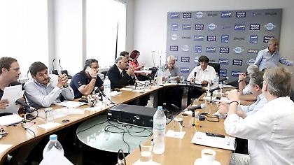 Δεν πέρασε η πρόταση για επτά ξένους!