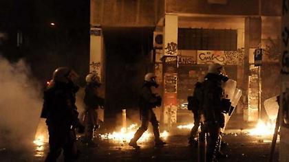 Επιθέσεις με μολότοφ σε διμοιρίες των ΜΑΤ στα Εξάρχεια