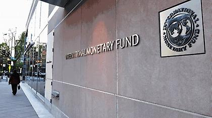 Bloomberg: Το ΔΝΤ θέλει η έξοδος στις αγορές να μην αυξάνει το χρέος