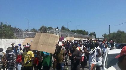 Νέα εξέγερση Αφρικανών στη Μόρια: Τα έκαναν γυαλιά - καρφιά τραυματίζοντας πέντε αστυνομικούς