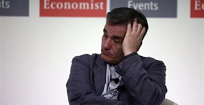 Bloomberg: Τι εμποδίζει την Ελλάδα να βγει στις αγορές