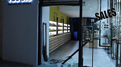 «Βομβαρδισμένη» Ερμού: Αστυνομία δεν υπήρχε, καταγγέλλουν οι καταστηματάρχες