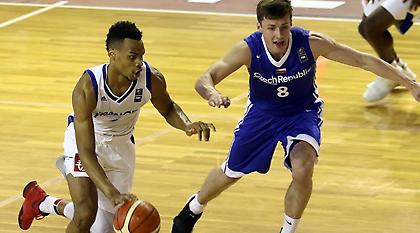 Δια περιπάτου στους «8» η Γαλλία