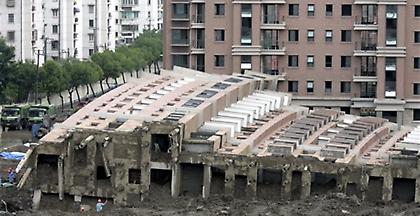 Πέντε νεκροί από κατάρρευση κτιρίου στη Σανγκάη