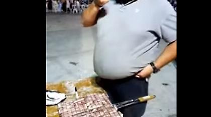 Ποιος Nusret; Δες πώς αλατίζουν το κρέας στην Κρήτη και θα λυθείς στα γέλια!