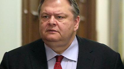 Βενιζέλος: «Πρέπει να χτυπήσει η καμπάνα της εθνικής δημοκρατικής εγρήγορσης»