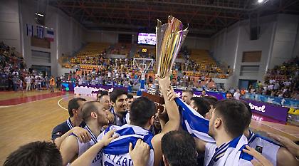 Ξεφάντωμα στα μπουζούκια για τους Νέους