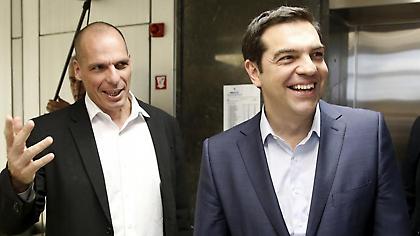 Οι «βόμβες» του Βαρουφάκη και η αμήχανη σιωπή του Μαξίμου