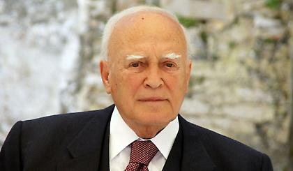 Στο νοσοκομείο με λοίμωξη του αναπνευστικού ο Κάρολος Παπούλιας