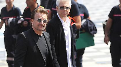 Ο Μακρόν Βλέπει Μπόνο και Ριάνα για να... τονώσει τη δημοτικότητα του