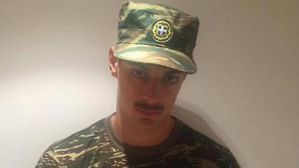 Challenge Accepted: Και με μουστάκι και φαντάρος ο Παπαπέτρου! (pic)