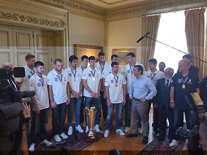 Πήγε… Τσίπρα η Εθνική Νέων (pics)