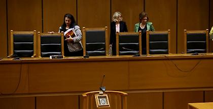 Αυτοπεριορισμό και αυτοσυγκράτηση συνιστά η Ένωση Διοικητικών Δικαστών