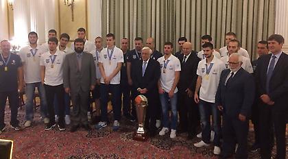 Στον Πρόεδρο της Δημοκρατίας οι «χρυσοί» Νέοι (pics)