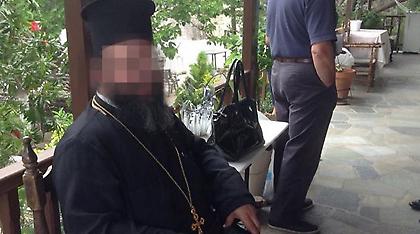 Ο σάτυρος παπάς απειλούσε τον 14χρονο για να μην αποκαλύψει τις γυμνές φωτογραφίες