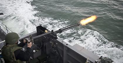 Αμερικανικό πλοίο ρίχνει προειδοποιητικές βολές κατά ιρανικού σκάφους