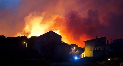 Δέκα χιλιάδες άνθρωποι άφησαν τα σπίτια τους λόγω των φωτιών στη Γαλλία