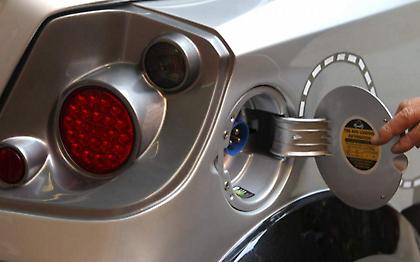 Το Λονδίνο θα απαγορεύσει τις πωλήσεις αυτοκινήτων βενζίνης και ντίζελ από το 2040