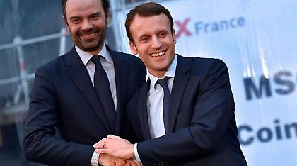 Πέφτει η δημοτικότητα του Μακρόν αλλά όχι και του πρωθυπουργού Φιλίπ