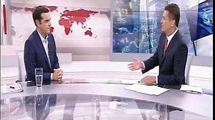 Πυρά και ειρωνείες από την αντιπολίτευση για τη συνέντευξη Τσίπρα: Πού είδε χαρούμενα πρόσωπα;