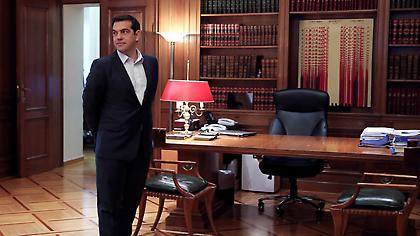 Success story με... υποσχέσεις για μείωση φόρων από τον Τσίπρα