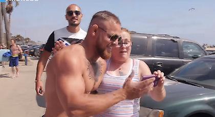 Ένας «μαϊμού» ΜακΓκρέγκορ έπιασε κορόιδα εκατοντάδες Αμερικανούς (video)