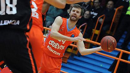 Συμπαίκτης του Γιάνκοβιτς ο Σούρνα