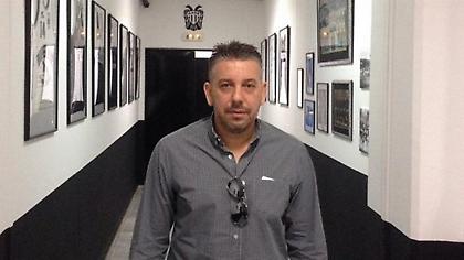 Δώρο φανέλα Κόνιαρη από τον Παπαθεοδώρου στον γιο του (pic)