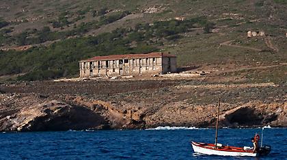 Χαμός με τις αυθαιρεσίες και τις παραβάσεις στη Μακρόνησο