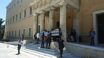 Ανω-κάτω η ΕΛΑΣ για την ανοχή σε μπαχαλάκηδες και Ρουβίκωνα