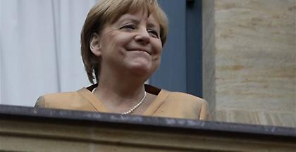 Η Μέρκελ σε διακοπές, το κόμμα της «σκίζει»