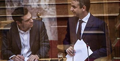 Ευχές με αγκάθια ανταλλάσσουν Μητσοτάκης και Μαξίμου για τα γενέθλια Τσίπρα