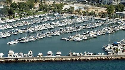 Βρήκαν μαυροφορεμένη γυναίκα, νεκρή στην μαρίνα της Γλυφάδας