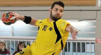 Παραμένει στα κιτρινόμαυρα ο Νικολαΐδης