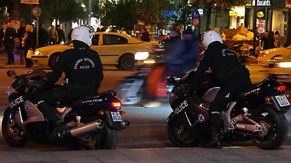 Υποκρισία: Αποσπούν κάθε μέρα 65 αστυνομικούς από τη Δυτική Αττική