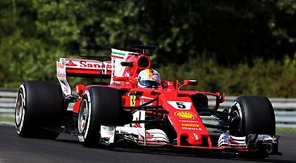 Pole position για Φέτελ, χαμηλά ο Χάμιλτον