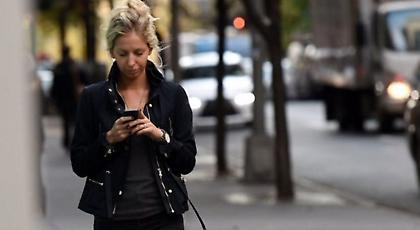 Απαγορεύει τη χρήση κινητών στα φανάρια η Χονολουλού