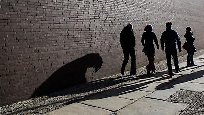 «Αλίμονο στους νέους» - Ανεργία ή δουλειά με 265 ευρώ καθαρά